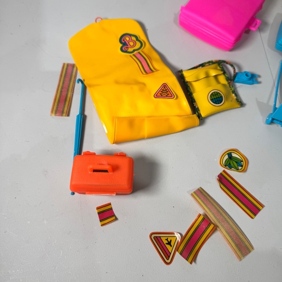 VINTAGE 1978 MATTEL BARBIE DOLL GET AWAYS PLAY PAKS # 2317 TRAVEL LUGGAGE - Picture 4 of 6